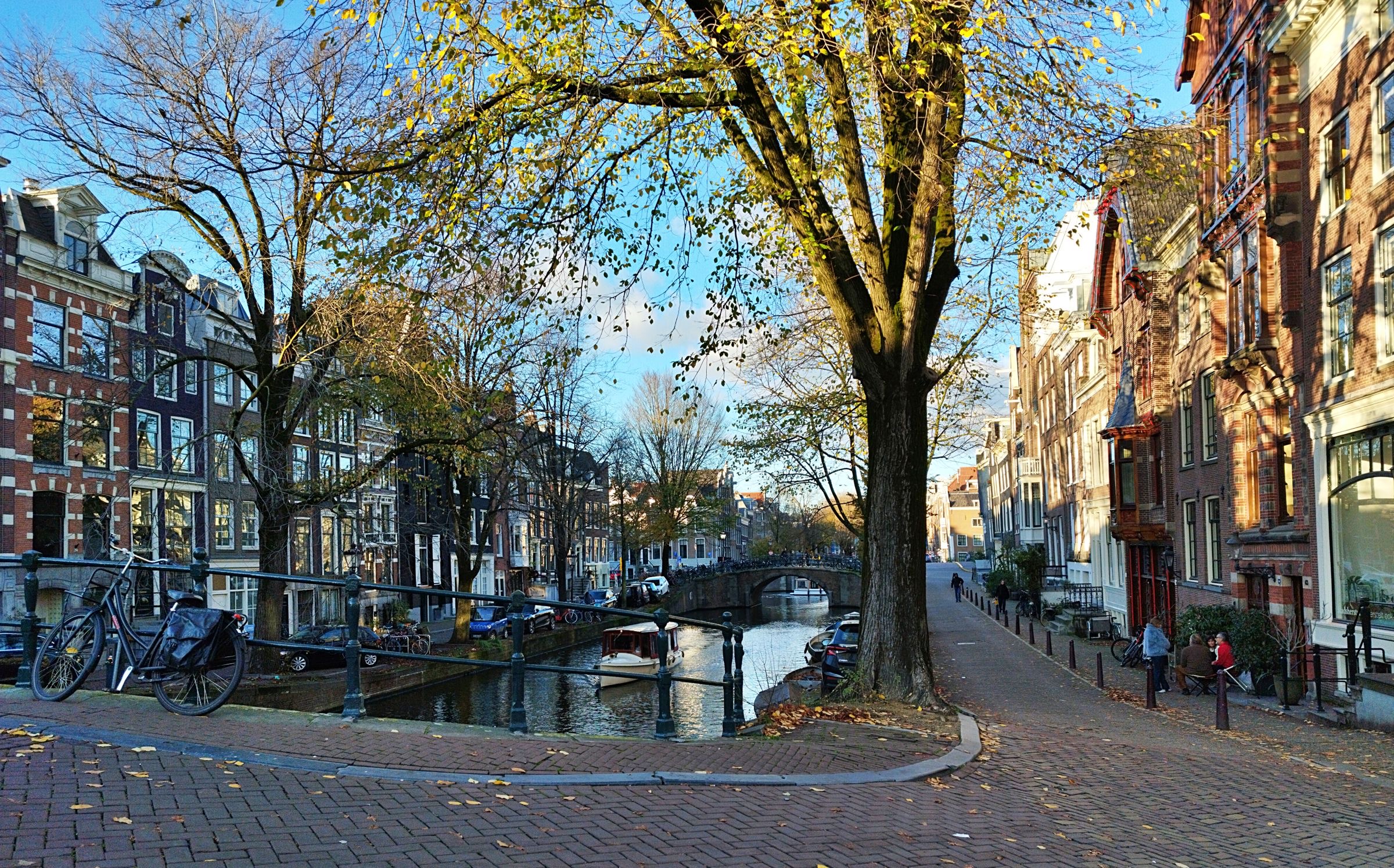 Canal houses and parked bicycles along an Amsterdam canal in the morning
